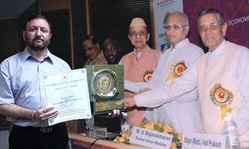 Dr Zora Singh Chancellor DBU receiving Shiksha Bharti Puraskar - Desh Bhagat University